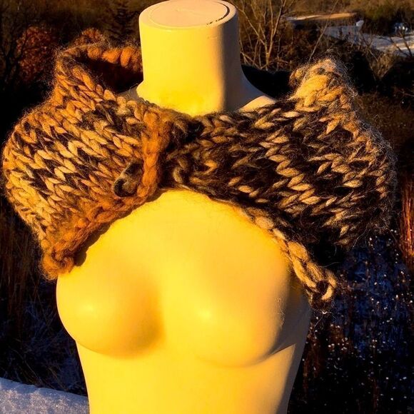 HAND CRAFTED Chunky Knit short soft wool roving yarn scarf browns creams black - Picture 1 of 8